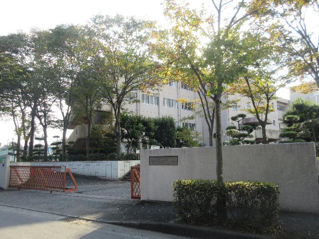 秦野市立南が丘小学校：663m