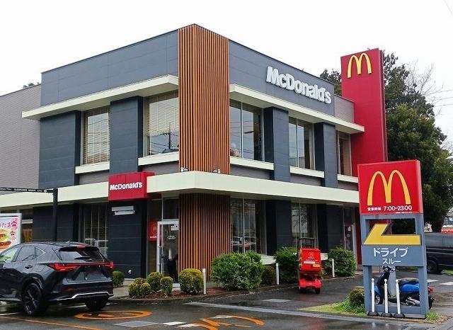 マクドナルド：900m