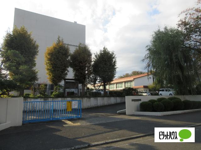 秦野市立末広小学校：722m