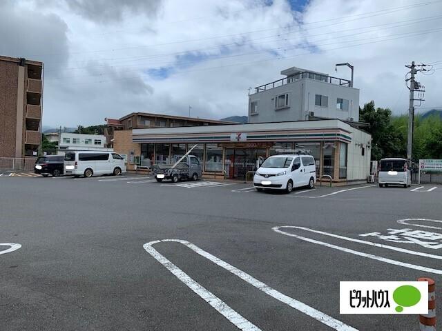 セブンイレブン秦野落合北店：284m