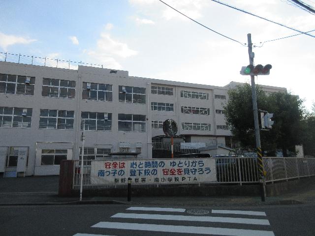 秦野市立南小学校：824m