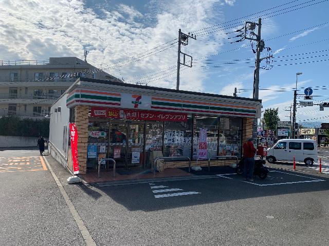 セブンイレブン秦野名古木店：366m