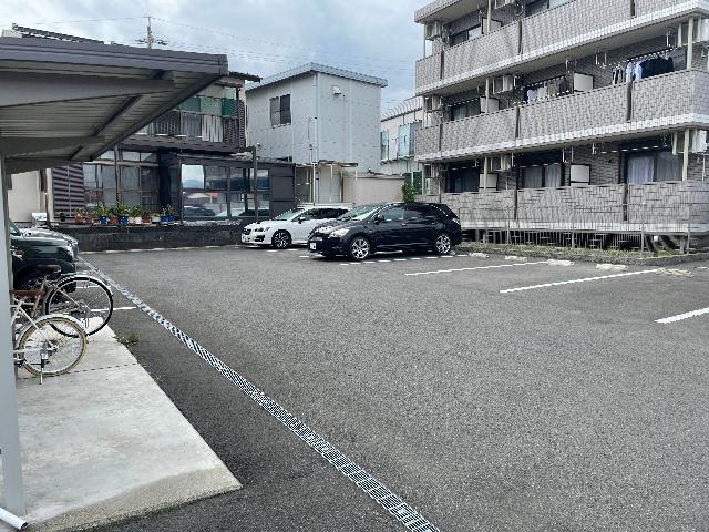 M.MAISON（302） 駐車場