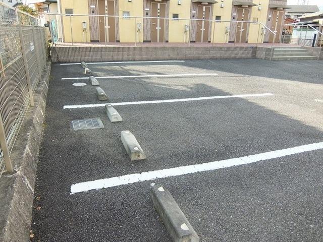 リヴィエール　Ｂ（105） 駐車場