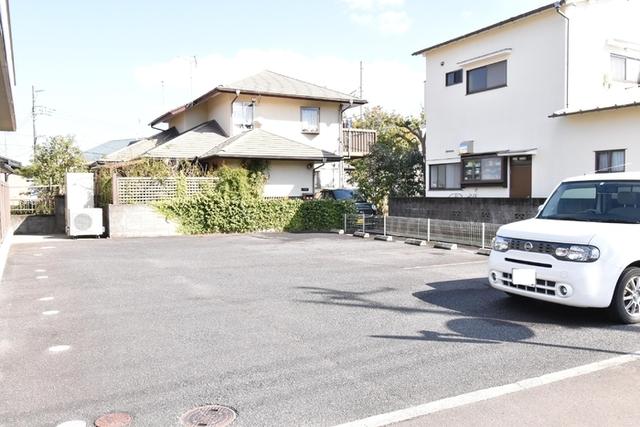 いちごハウスⅡ（102） 駐車場