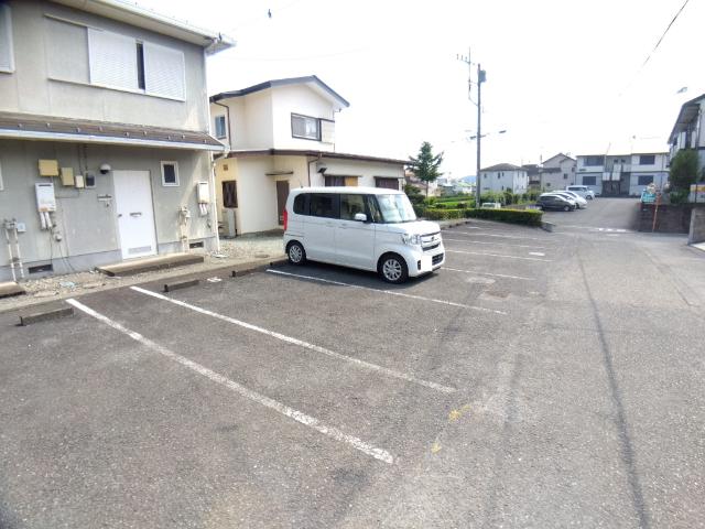 秦野市堀山下タウンハウス 駐車場
