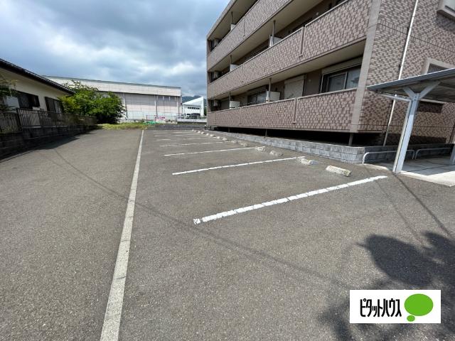 楓（202） 駐車場