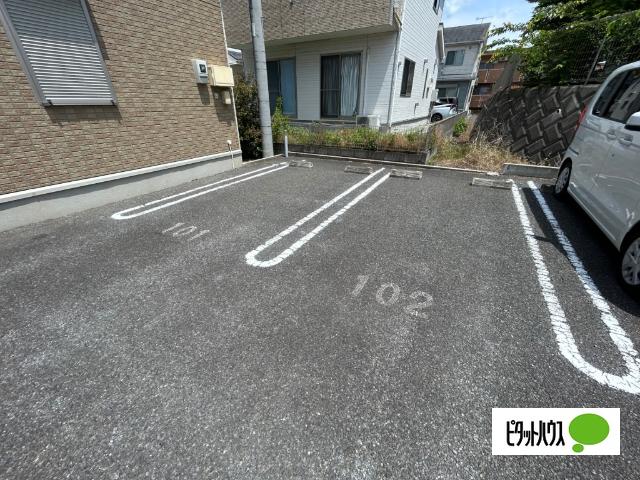 クレストクレール（103） 駐車場