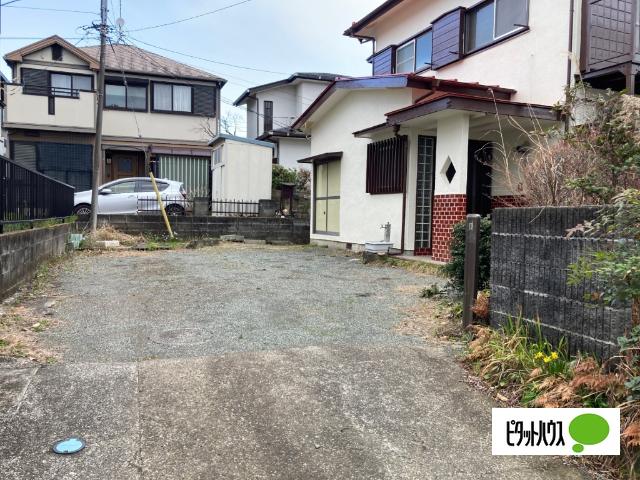 秦野市堀川６DK戸建 駐車場