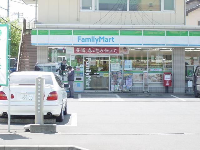 ファミリーマート　中曽根店：80m