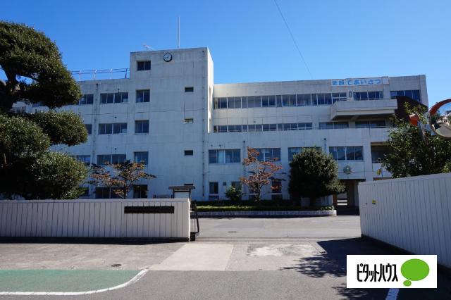 伊勢原市立伊勢原中学校：631m