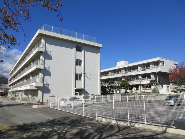 秦野市立大根小学校：388m