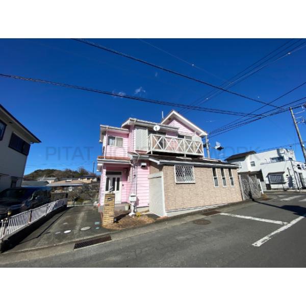 左から見た建物外観です！