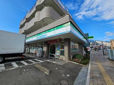 ファミリーマート渋沢南店