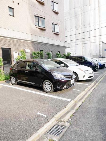 Blois Cerezo（802） 駐車場