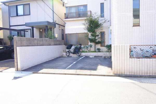 CASA BELLA（202） 駐車場