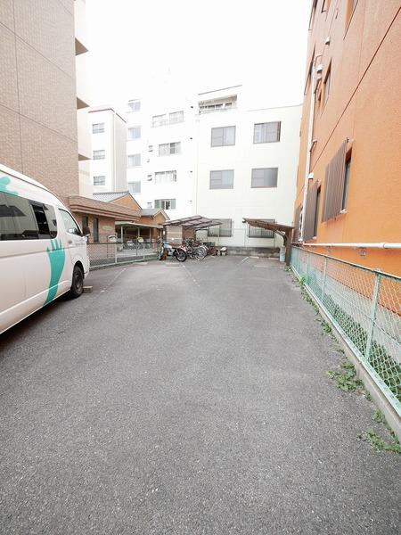マインド紅梅（401） 駐車場