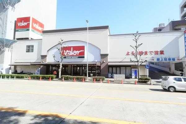 バロー新栄店：961m