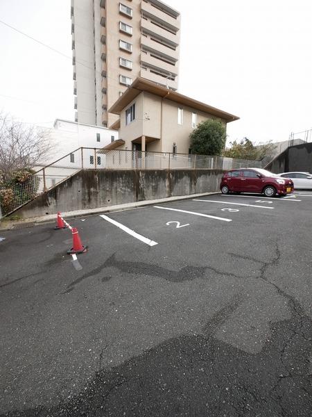 シャトー汐路（307） 駐車場