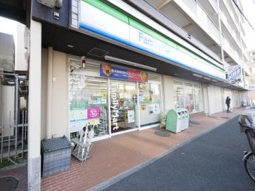 ファミリーマート川名駅前店：130m