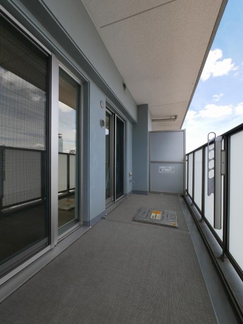プレサンスロジェ丸の内テラス（1501） バルコニー