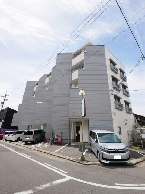STPLAZA ARAHATA 駐車場