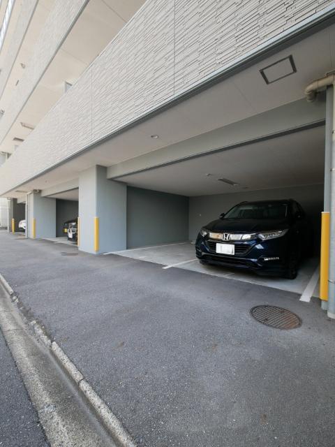 プレサンスロジェ丸の内テラス（1304） 駐車場