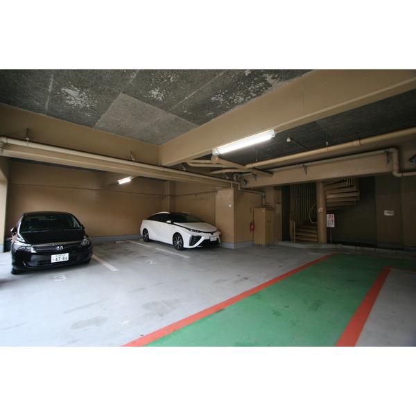 ユーハウス六番町 駐車場
