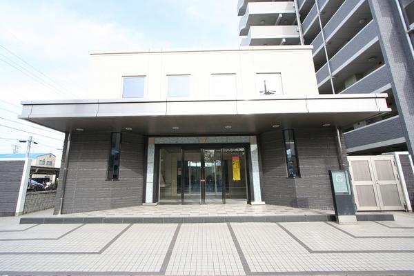 ファミリアーレ八田駅前 エントランス