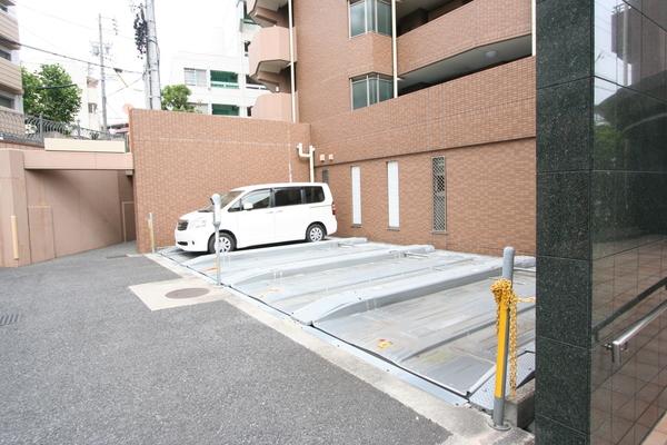 ロイヤルアーク八事東 駐車場