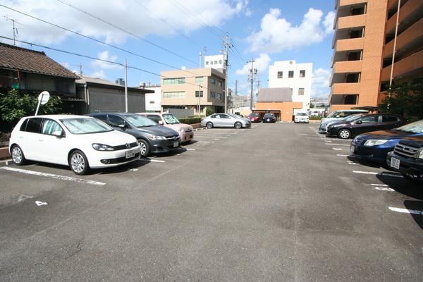 ダイアパレス長戸井町 駐車場