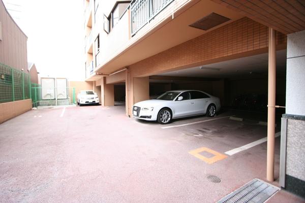 ヴィラコスモス栄 駐車場