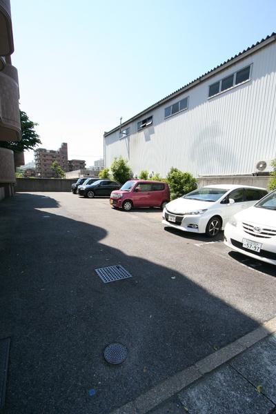 ユニーブル平和が丘 駐車場