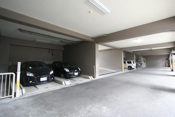 シャトレ愛松名駅南 駐車場