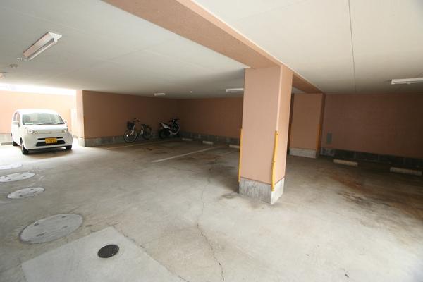 サンパーク岩倉 駐車場