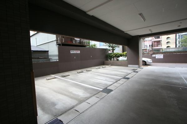 エルザセンティア久屋 駐車場