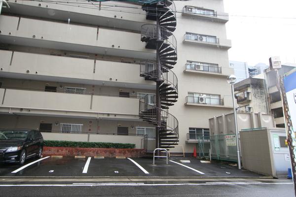 タウンマンション泉 駐車場