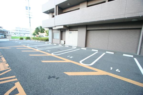 メイツ安城リフレビア 駐車場