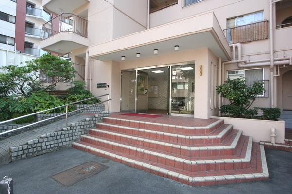 上前津サンハイツ エントランス