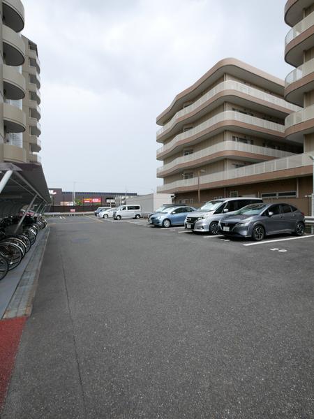 忠道マンションA棟 駐車場