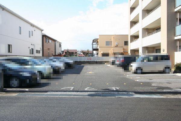 ノイエクラッセ江南 駐車場