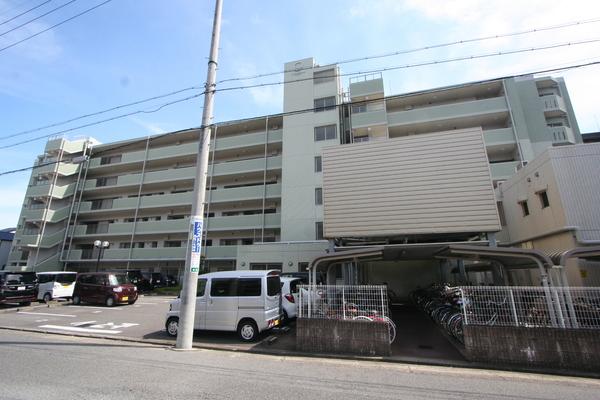 ファミリアーレ庄内通 外観