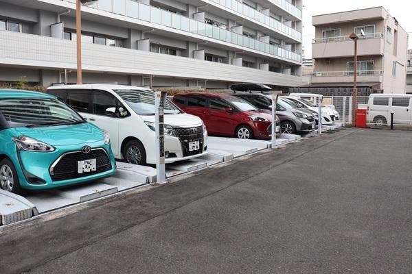 神宮ハイツ 駐車場