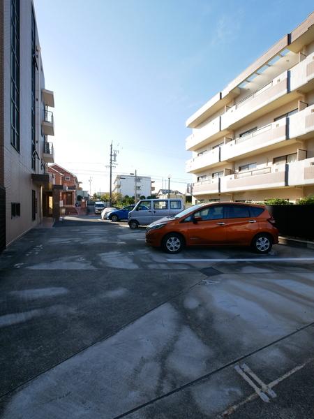 クラッシーズ貴船 駐車場