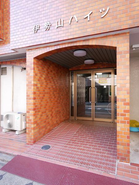 伊勢山ハイツ エントランス