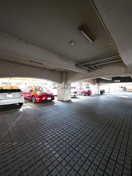 荘苑南伏見 駐車場