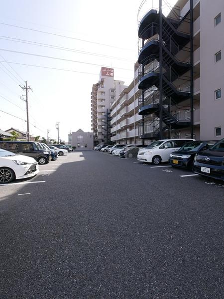 ニューコーポ入場一番館 駐車場