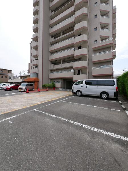 宝・堀田ハイツＢ棟 駐車場
