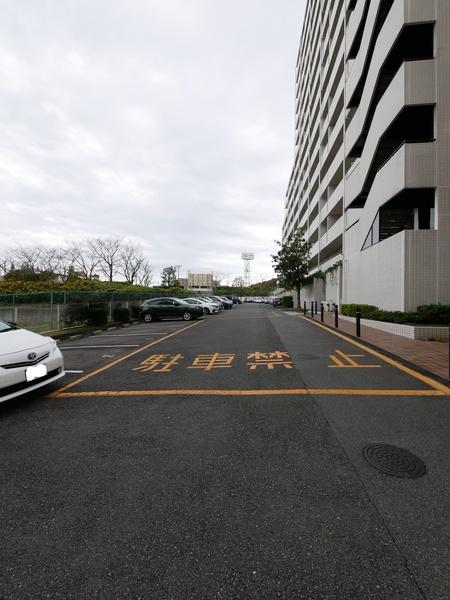 日進パーク・マンション 駐車場