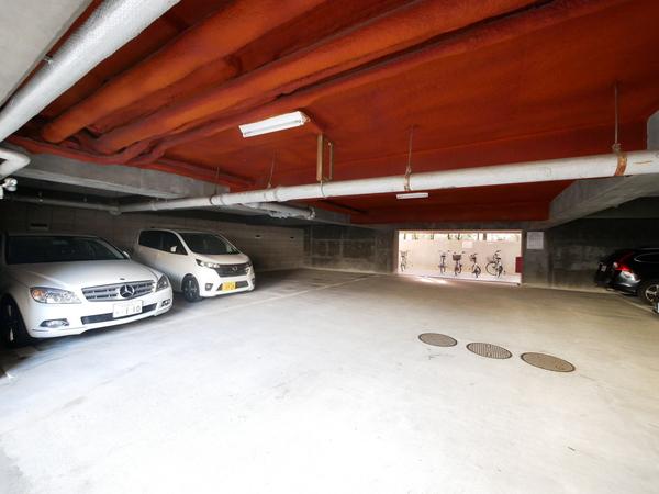 荘苑川原第一 駐車場